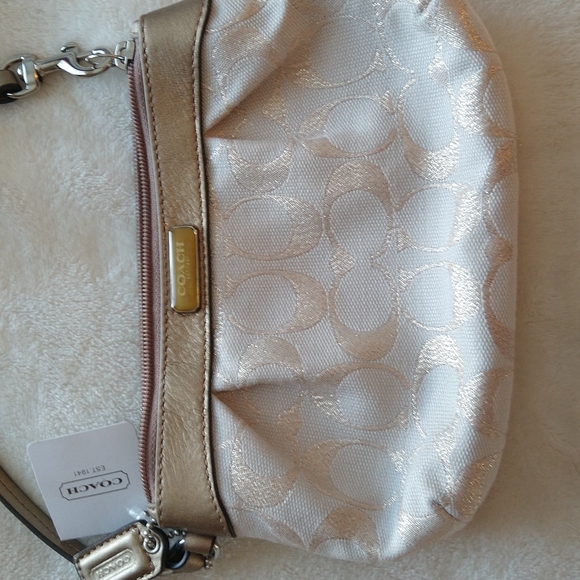 New COACH Signature Wristlet Lurex Gold Metallic Medium Pleated Rare Metallic - Picture 1 of 9